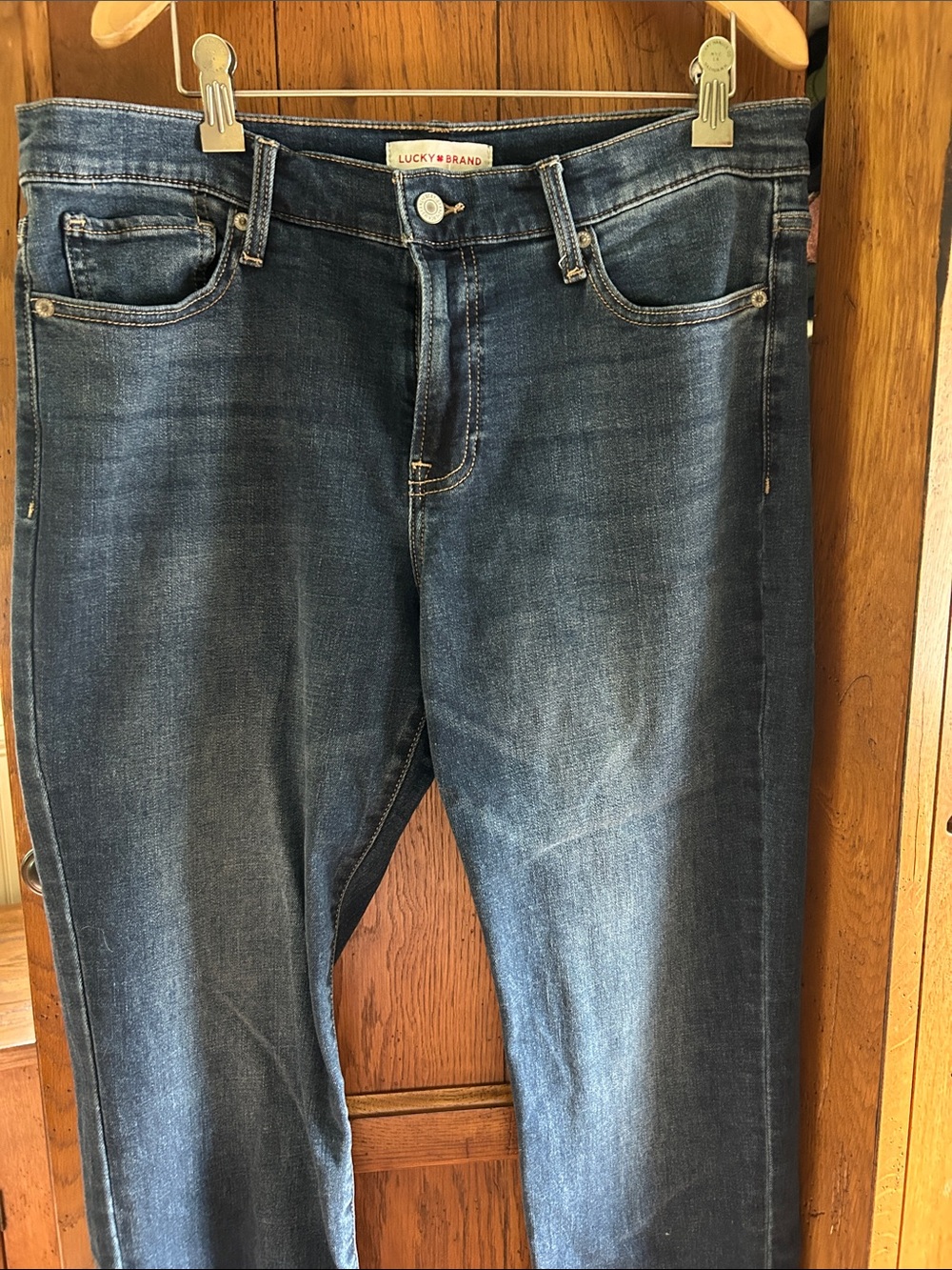 Lucky Brand Women’s Medium Dark Blue Straight Leg Jeans